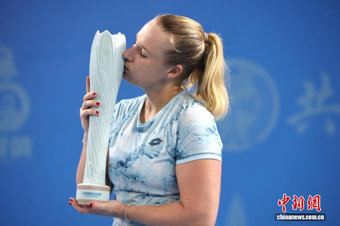 布林科娃力克塔格尔夺冠 双打组合登顶江网收官