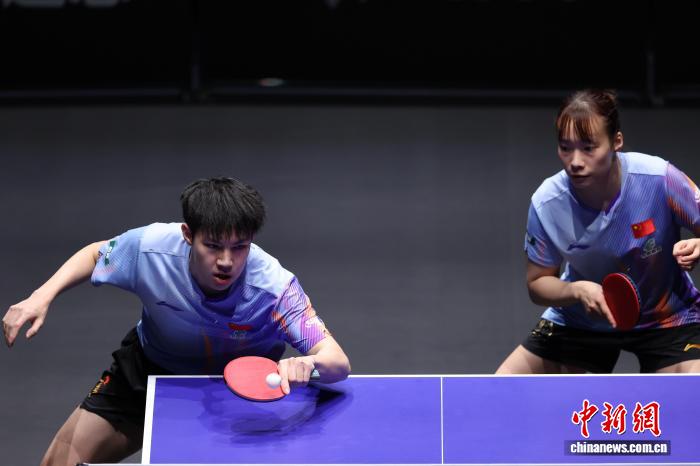 中国新生代组合黄友政石洵瑶力克港队夺混双冠