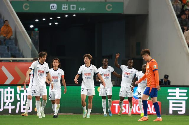 大连英博逆风翻盘连胜强敌：战术革新激活球队