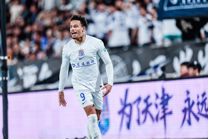 拉唐双响炮助申花逆转津门虎 射手榜三强并列